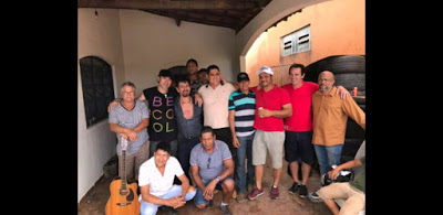 Em Iaciara (GO), ex-integrantes da “Banda Real Som 5” se reúnem durante aniversário do músico Ademar Soares