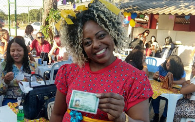 Cleusa ‘de mala e cuia’ faz festa em Formosa/GO para comemorar divórcio que ex assinou após 25 anos