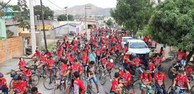 Em Campos Belos, centenas vãos às ruas da cidade e estradas da zona rural em passeio ciclístico