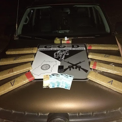Em Campos Belos (GO), um casal é preso com maconha em caixa térmica; Dez tabletes e grana