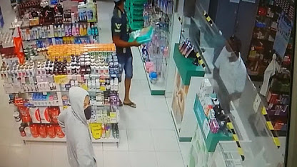 Dupla assalta farmácia em Campos Belos (GO)