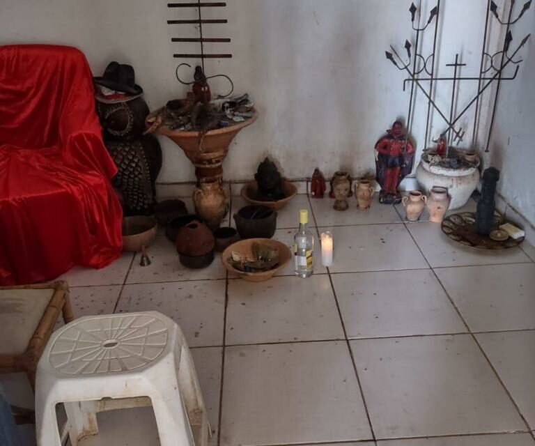 Câmeras flagram Lázaro em leiteria de fazenda. Evidências apontam que ele tem ligação com bruxaria e fez rituais