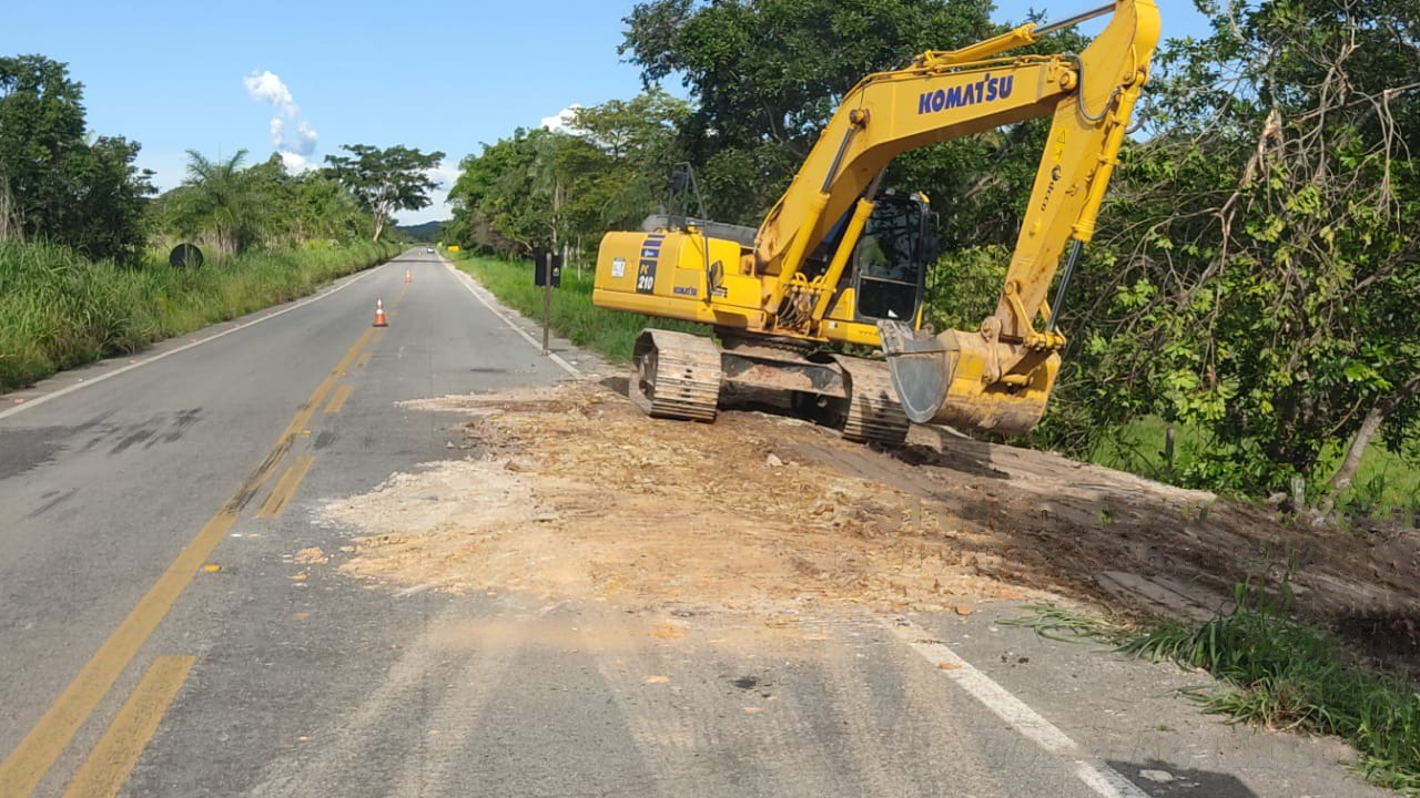 Goinfra executa ação emergencial na GO-118, em Campos Belos (GO)