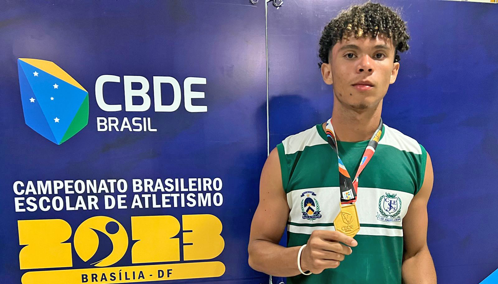 De Combinado (TO), estudante-atleta da rede estadual conquista medalha de ouro e vaga para disputar o Campeonato Mundial Escolar de Atletismo