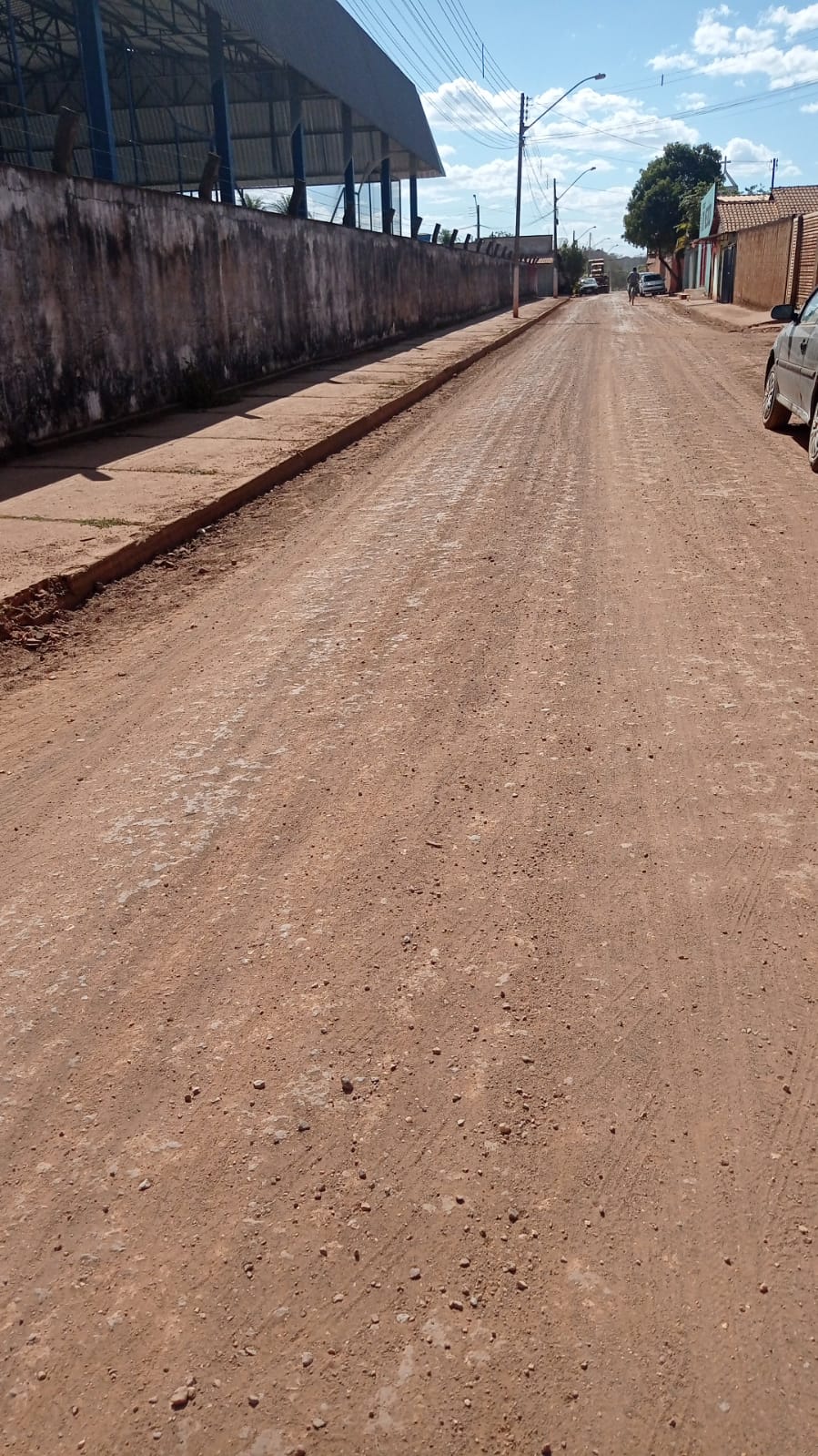 Moradores de Aurora do Tocantins (TO) reclamam de poeira em obra não finalizada