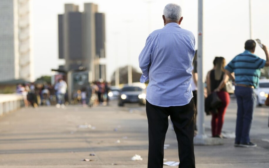 Empresas de Goiás podem ser obrigadas a  reservarem vagas para idosos; projeto é avaliado na Alego