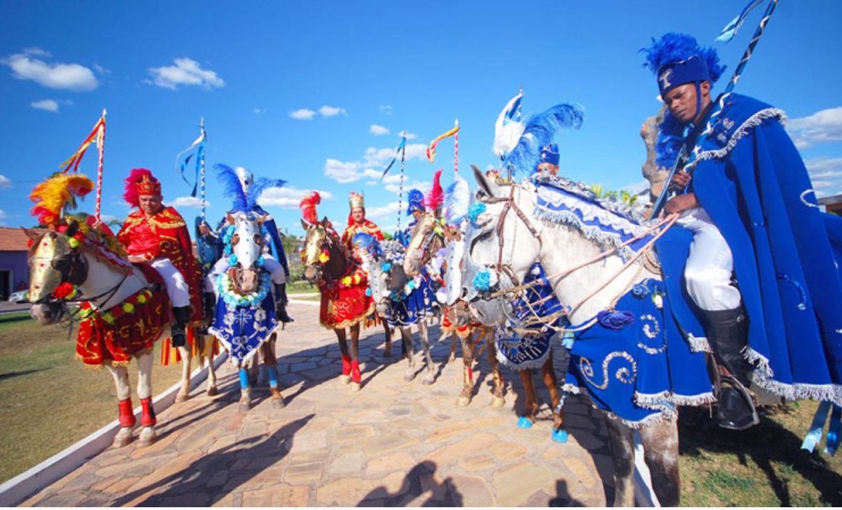 Assembleia aprova Lei de Claudia Lelis que institui as Cavalhadas de Taguatinga (TO) como evento do calendário cultural do Tocantins