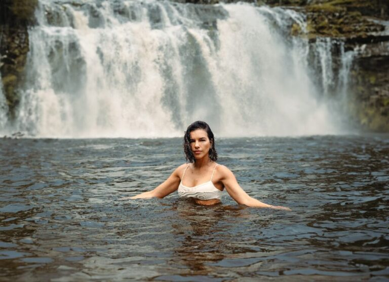 Mariana Rios curte natureza da Chapada dos Veadeiros