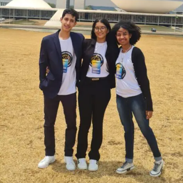 Estudantes goianos participam do projeto Embaixadores do Brasil Central; uma delas de Campos Belos (GO)