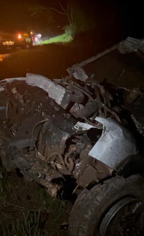 Rapaz morre após carro sair da pista e bater em árvore na GO-110, próximo a Campos Belos; outro acidente é registrado na região