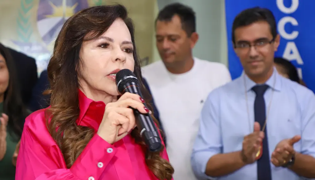 Senadora rebate, diz que não é “inexperiente no Executivo” e lembra que geriu 25% do PIB do Tocantins