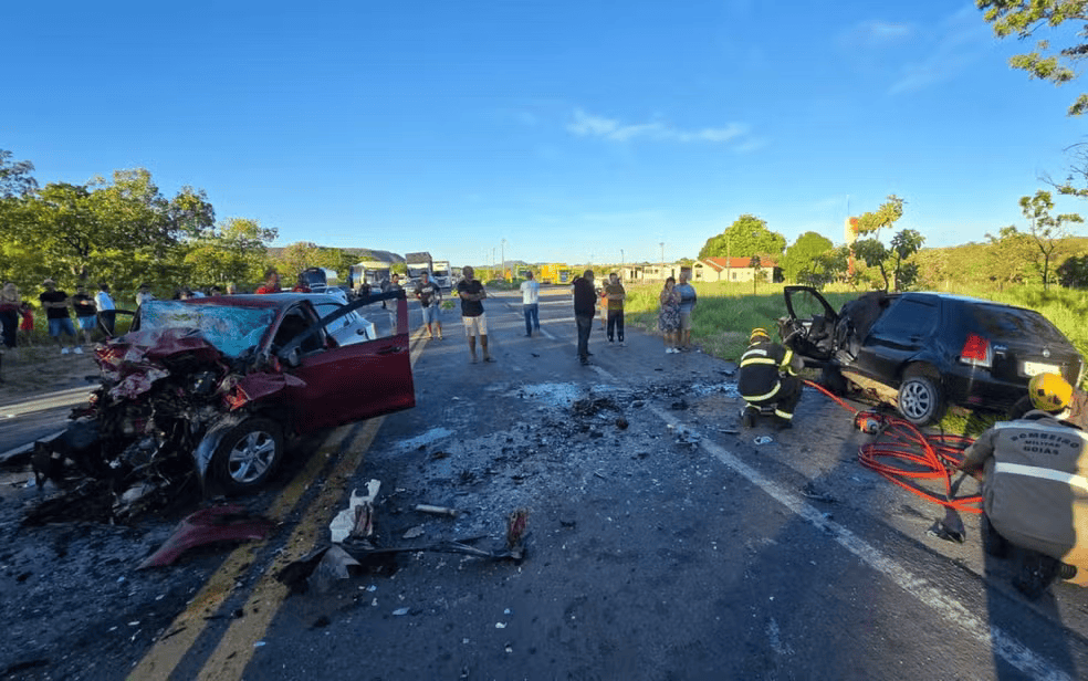 Acidente na BR-020 deixa dois mortos e um ferido na divisa entre Goiás e Bahia