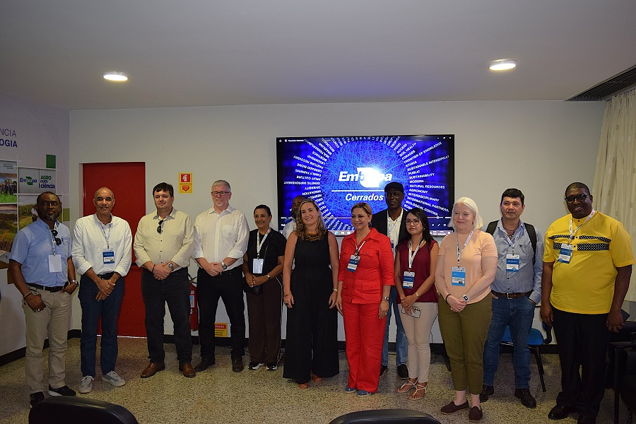 Delegação internacional visita Embrapa Cerrados e conhece tecnologias para segurança alimentar